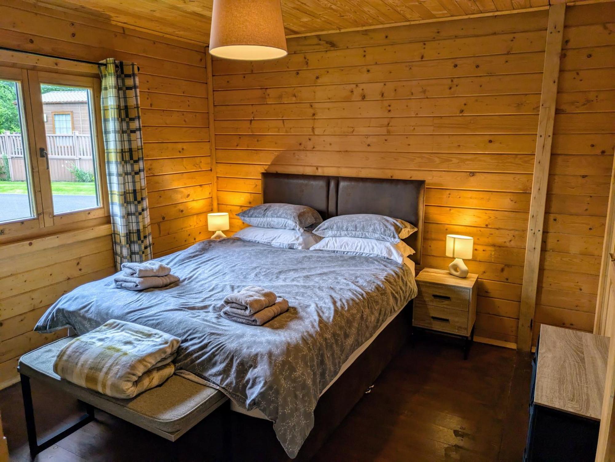 Rustic Lodge Retreat At Riverview Holiday Park Newcastleton Esterno foto